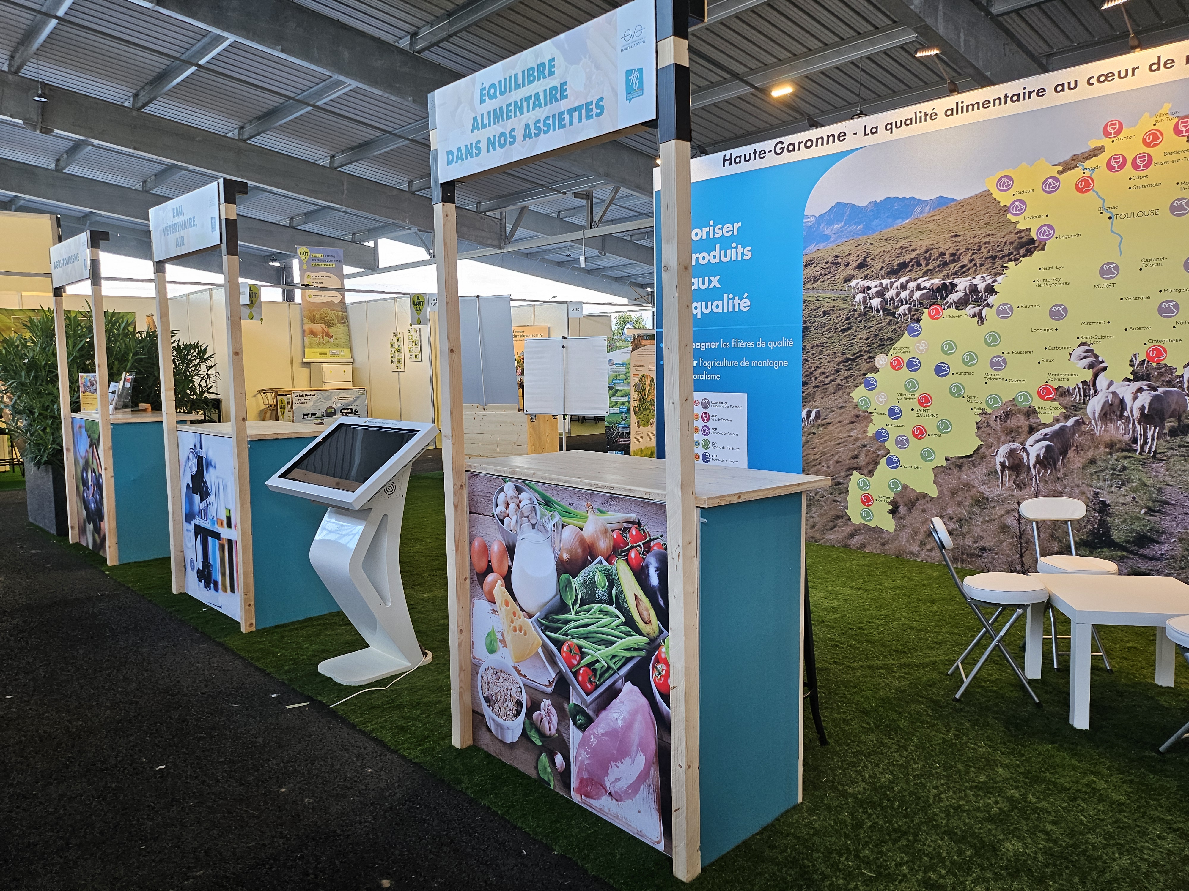 stand du département de la Haute-Garonne au salon Les Pyrénéennes à Saint-Gaudens en 2024