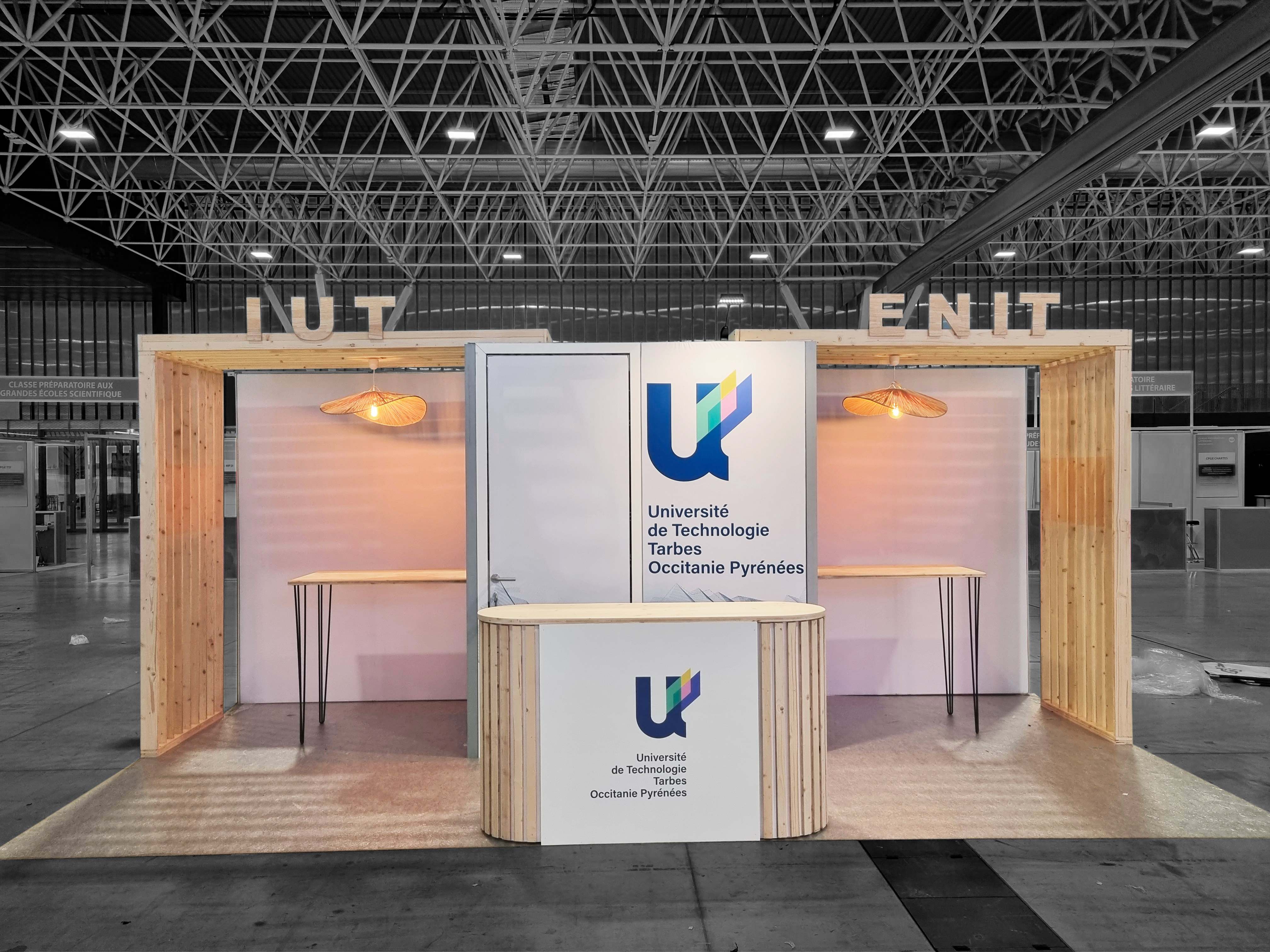 Stand UTTOP au salon Info Sup au MEETT de toulouse en 2026